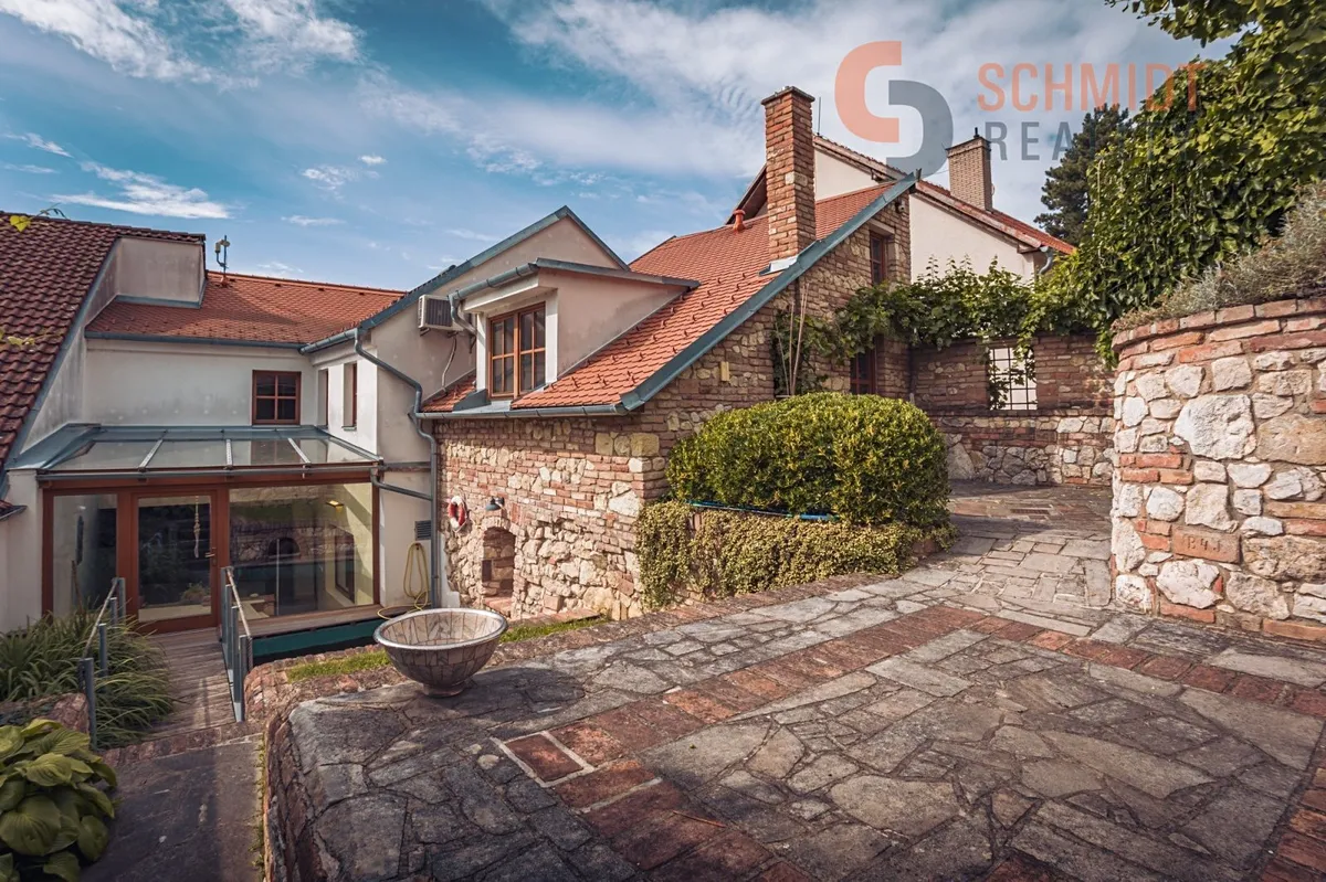 Prodej rodinného domu 310 m², pozemek 2505 m²